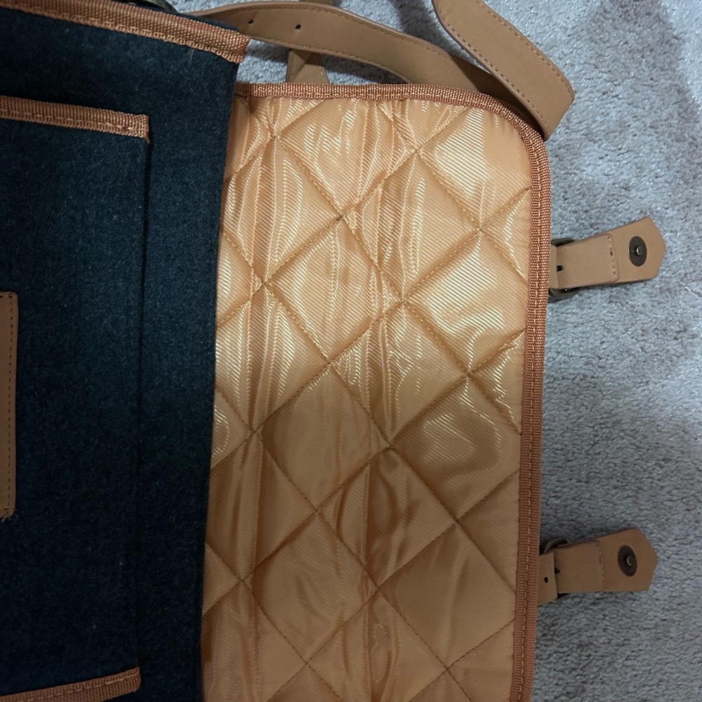 Superdry Small Messenger Bag - image 6